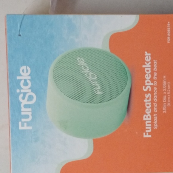 Little Bluetooth speaker - Picture 1 of 5